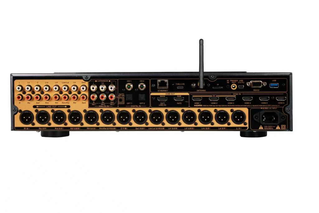 Tonewinner AT-600 bakpanel med HDMI, analoge innganger og XLR- og RCA-utganger