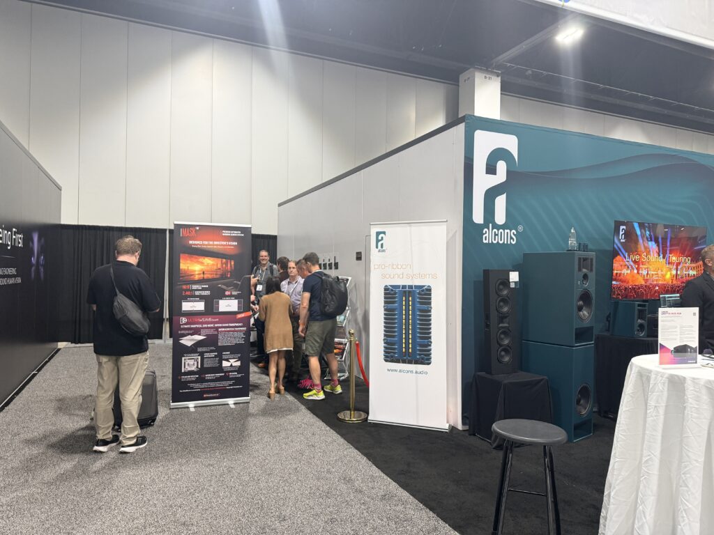 Inngangspartiet til Alcons Sound Room 9 på CEDIA Expo 2026 i Denver