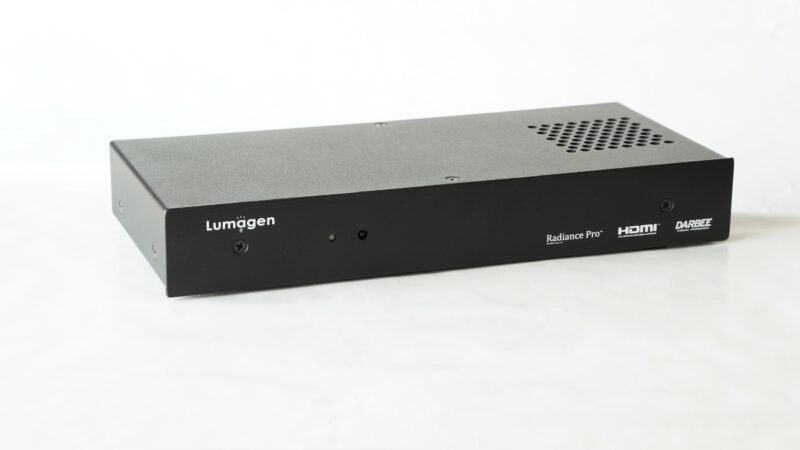 Lumagen Radiance Pro i kompakt kabinett, sett skrått forfra