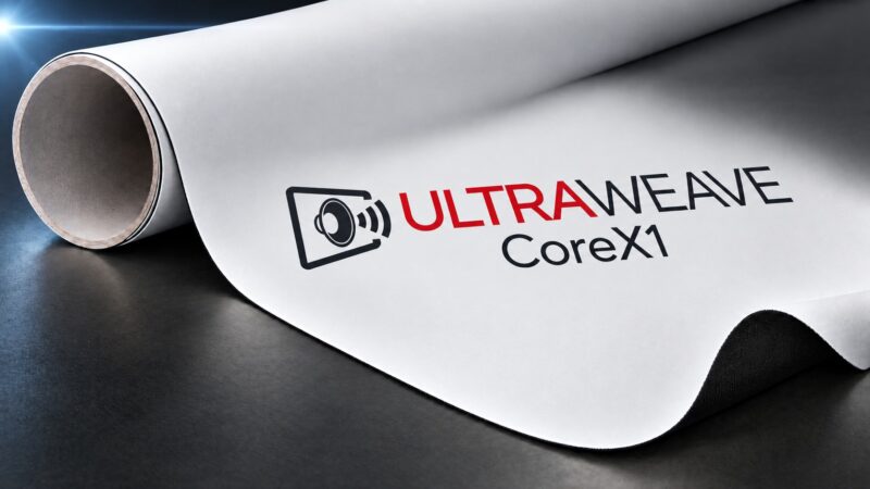 DreamScreen UltraWeave CoreX1 med logo på hvit lerretsduk, sort bakside og diskret lens-flare